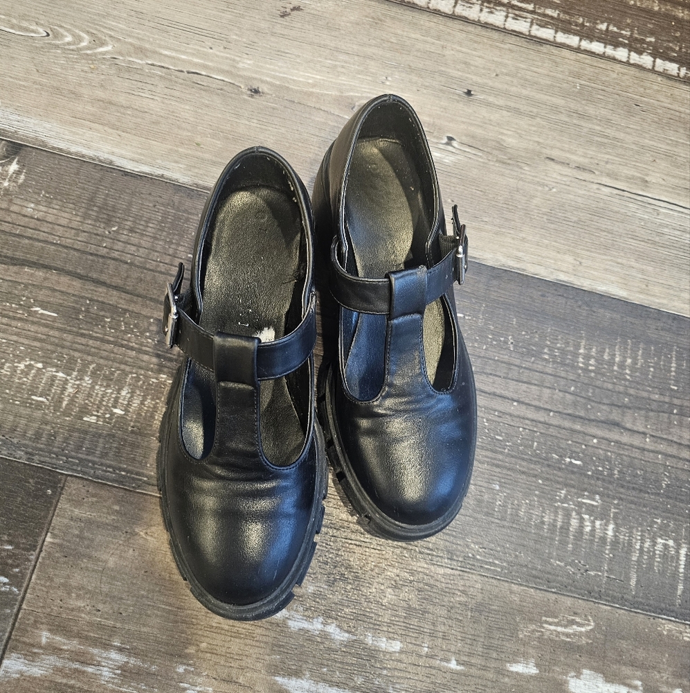 Platform mary Jane type shoe size 6